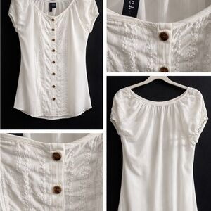 Full Tilt White Button-Front Embroidered Peasant Top
